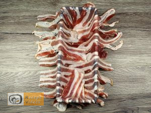 Csirkemell receptek: Baconös-sajtos csirkemell őzgerinc formában elkészítése 5. lépés