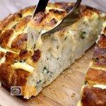 Sajtos fűszeres töltött kenyér recept, sajtos fűszeres töltött kenyér elkészítése - Recept Videók