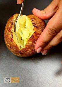 Héjában sült töltött krumpli recept elkészítése 2. lépés