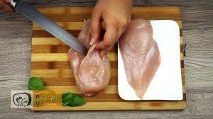 Csirkemell receptek: Bazsalikomos fetasajttal töltött csirkemell elkészítése 2. lépés