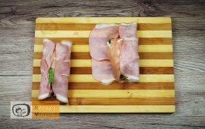 Csirkemell receptek: Csirkemelltekercs rukkolás fetasajttal töltve elkészítése 5. lépés