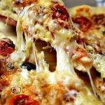 Flóra pizzája recept, Flóra pizzája elkészítése - Recept Videók