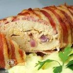 Baconbe göngyölt körözöttel töltött csirkemell - Csirkemell receptek - Recept Videók