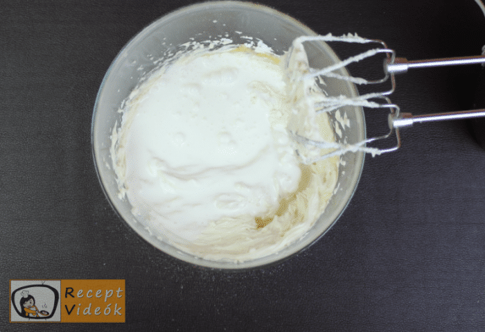 Epres-krémsajtos torta recept, epres-krémsajtos torta elkészítése 5. lépés