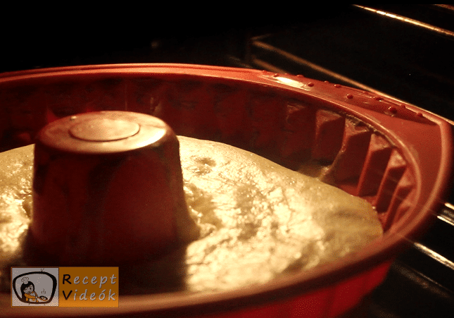 Joghurtos kuglóf recept, joghurtos kuglóf elkészítése 5. lépés