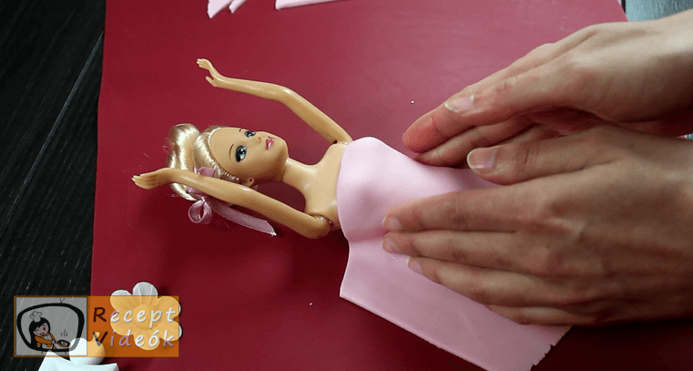 Barbie torta recept, Barbie torta elkészítése 17. lépés