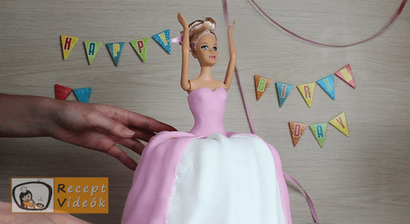 Barbie torta recept, Barbie torta elkészítése 18. lépés