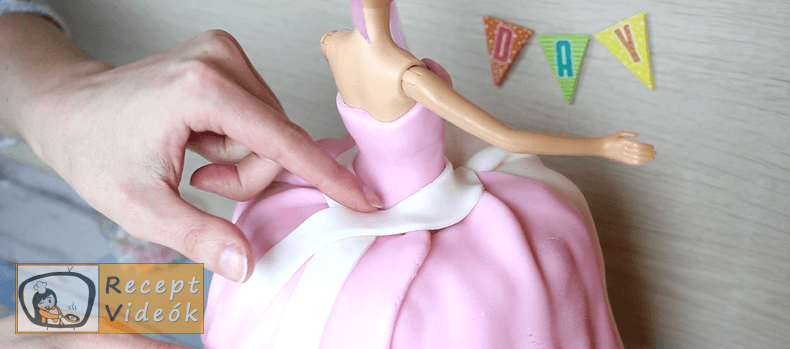 Barbie torta recept, Barbie torta elkészítése 19. lépés