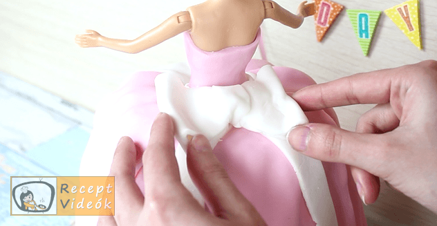 Barbie torta recept, Barbie torta elkészítése 23. lépés