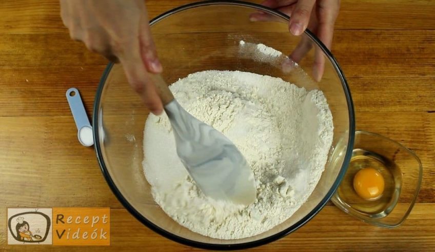 Sütőtökös-fahéjas csiga recept, a Sütőtökös-fahéjas csiga elkészítése 1. lépés